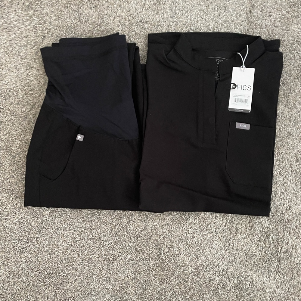 Figs Maternity Scrubs Set in XS, Black.